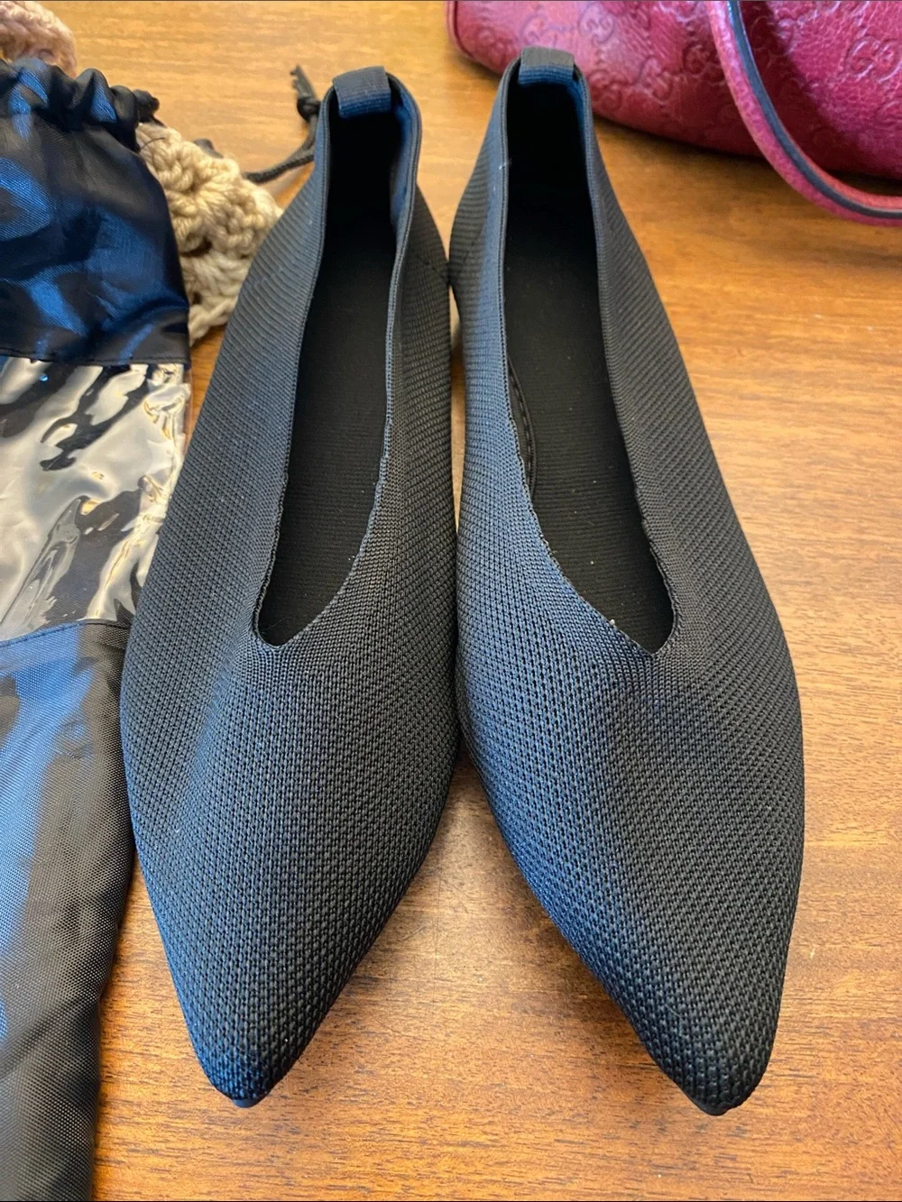AUMARIC Black Pointed Toe Flats